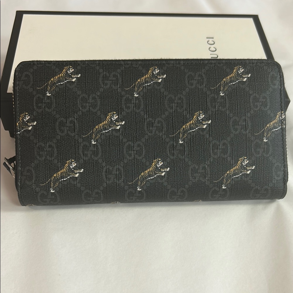 Gucci Supreme Black And Gold Tiger Pattern Wallet